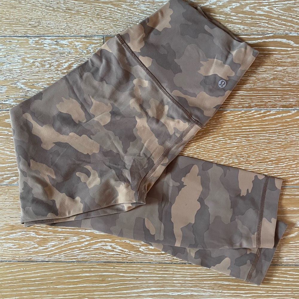 Lululemon Camouflage Leggings size 8 25” length